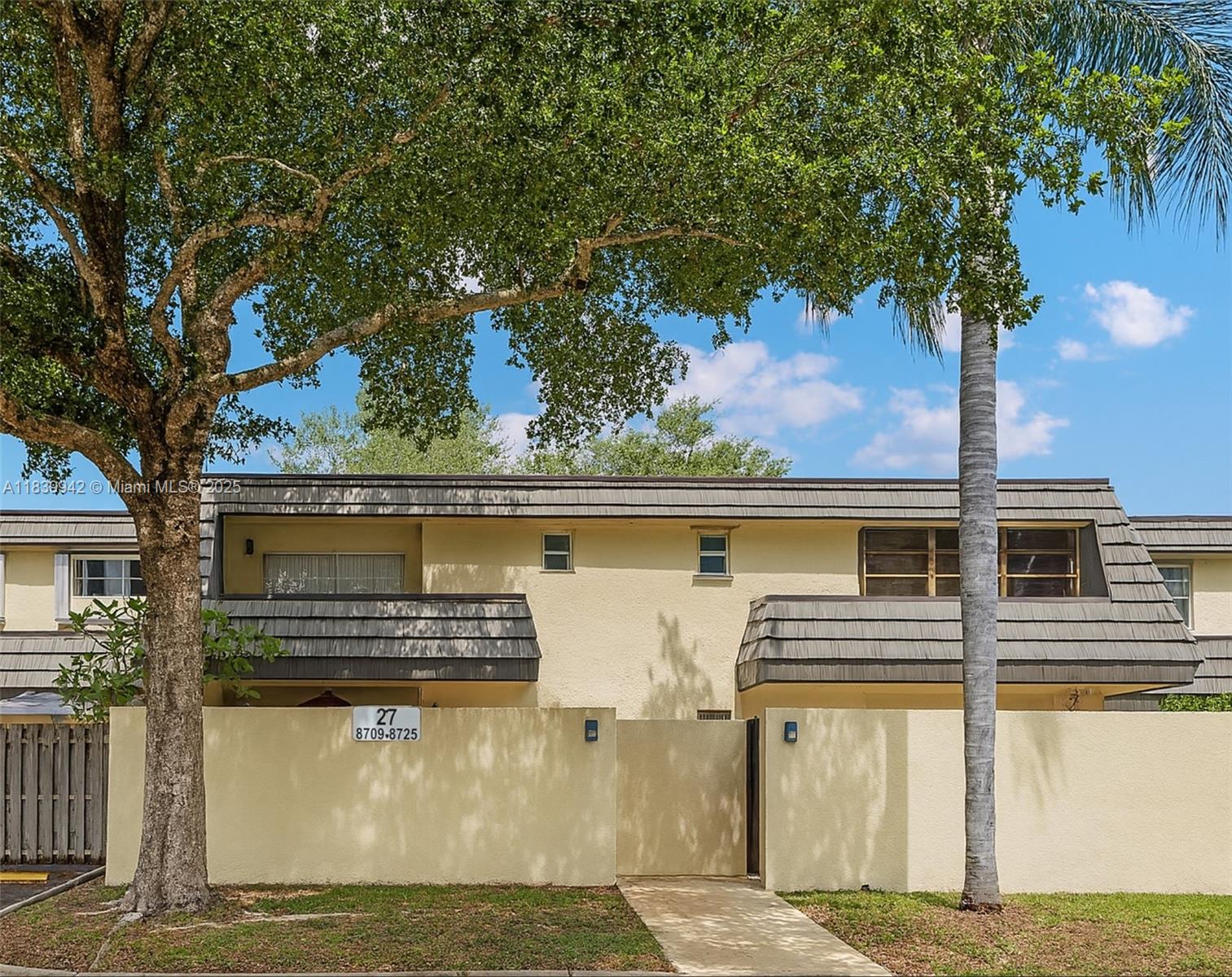 Prime Kendall Location! This spacious townhome offers an unbeatable opportunity just minutes from Town & Country Mall, top-rated A schools, major highways, shopping, dining, and entertainment. Whether you're a first-time homebuyer, investor, or looking to downsize, this property offers flexibility and comfort. The layout features generous living spaces filled with natural light and the potential to make it your own. Step outside to a rear patio perfect for enjoying and making memories with family and friends. A must-see in one of Kendall’s most connected neighborhoods.