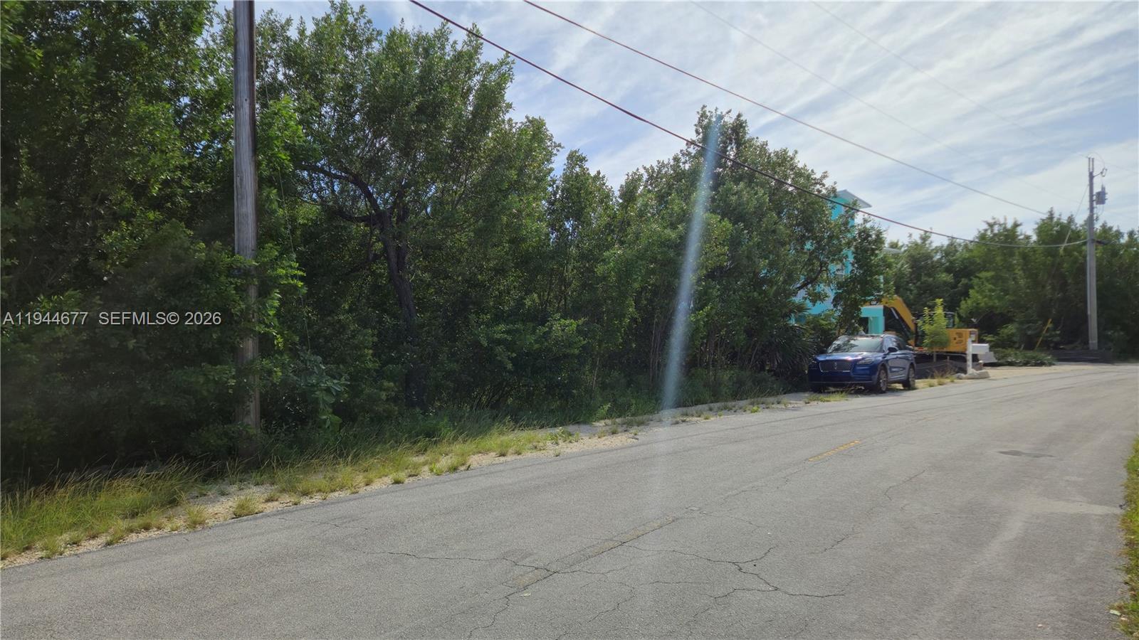 CENTER ISLAND - Land