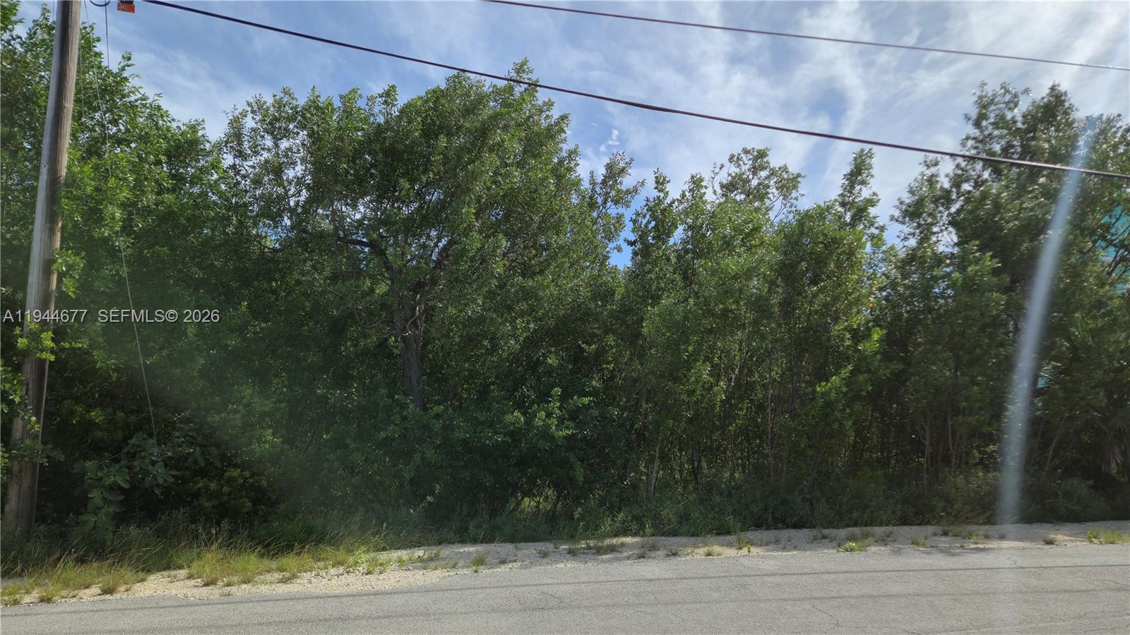 CENTER ISLAND - Land