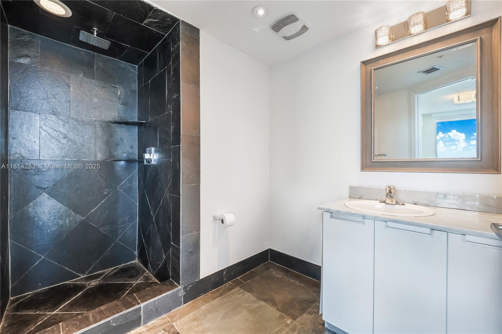 THE BRIDGEWATER CONDO - Residential Lease