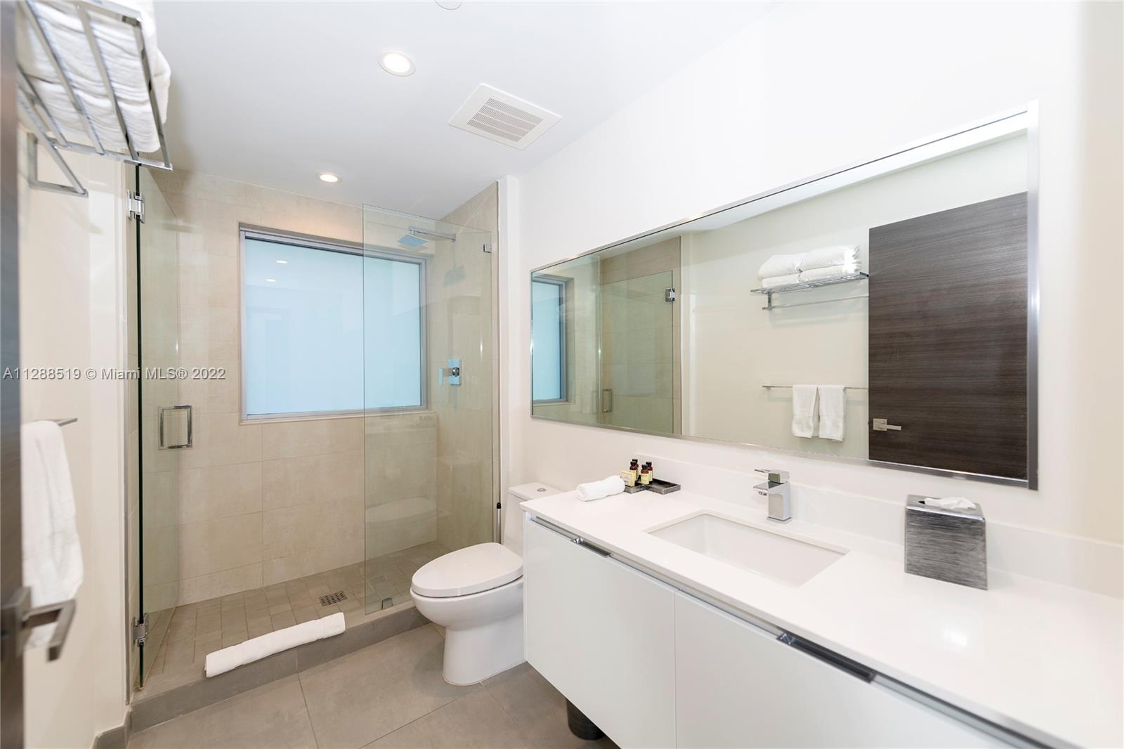 COSTA HOLLYWOOD CONDO - Residential