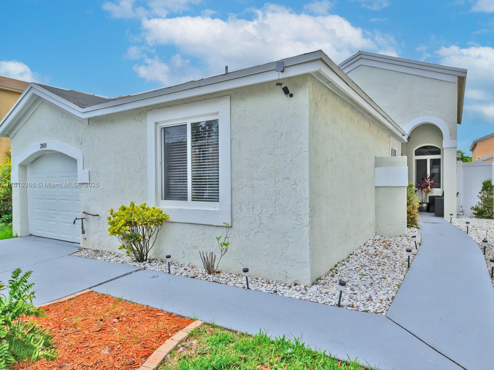 2810 River Run Cir E Cir, Miramar, Broward County, Florida - 3 Bedrooms  
2 Bathrooms - 