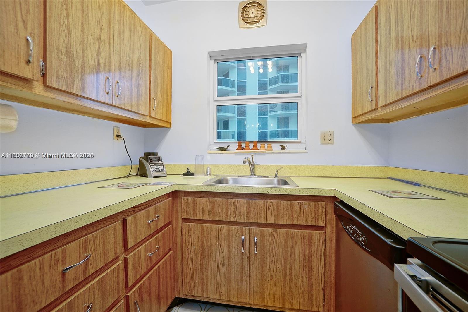 4747 Collins Ave 1108