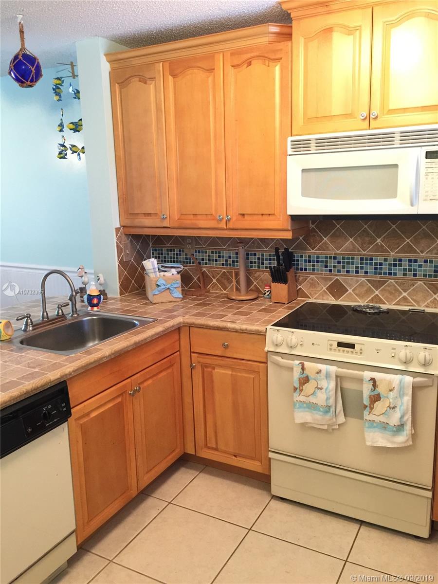 LANDINGS OF LARGO II - Residential