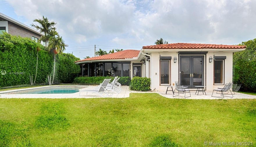 This charming waterfront home in a gated community features an open floor plan with stone & rich wood floors, 75’ of WF & amazing sunset views to the wide bay. Spacious living room w/fireplace leads to a beautiful family room w/a bar & a curved wall of windows looking out to the pool/bay. The gourmet kitchen sports top-of-the-line Monogram appliances, gas & electric cooktop, eat-in kitchen counter, wine cooler & adjacent dining room. Large bay-side principal bedroom w/walk-in closets, direct access to pool deck w/bay views. Large pool, open seating areas, dock, boat lift & direct Ocean access. incl. natural gas generator for entire house, 1 car AC garage, & enclosed car port. Amenities avail. Tennis courts, public golf course, club house & children’s playground.