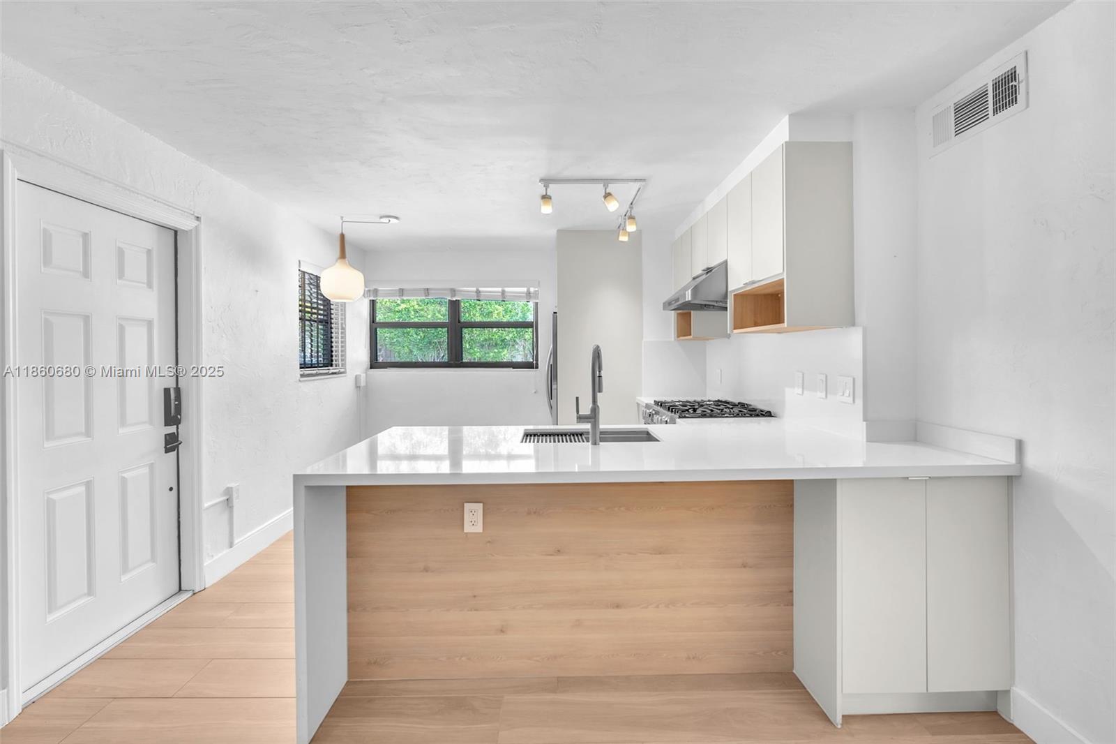 Spacious 2-bedroom, 2-bath home in the heart of Coconut Grove. Offering a bright open layout, private backyard, and an unbeatable location just steps from CocoWalk’s shops, dining, and entertainment. The perfect mix of comfort and convenience in one of Miami’s most desirable neighborhoods.