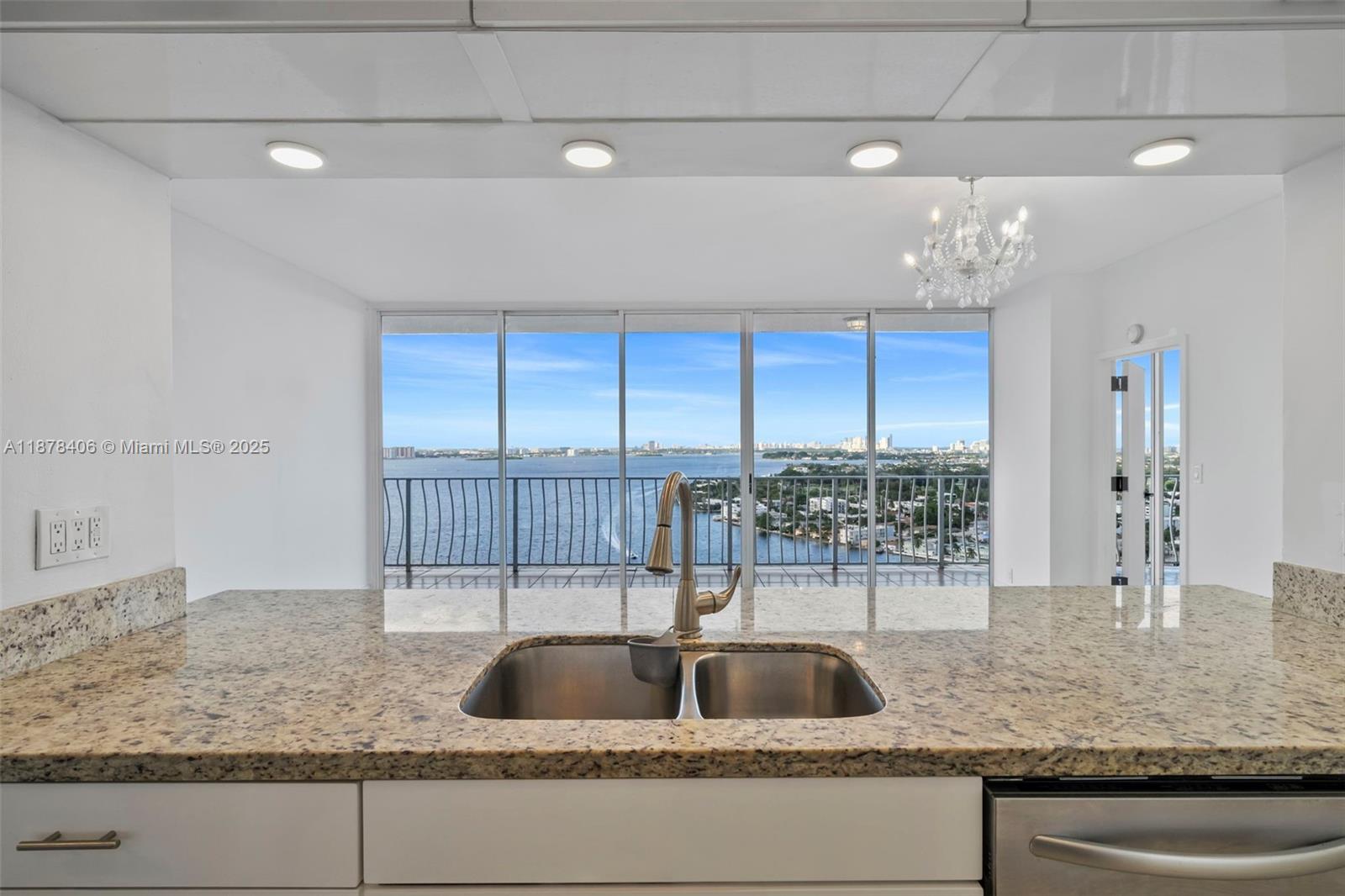 THE GRANDVIEW PALACE COND - Residential