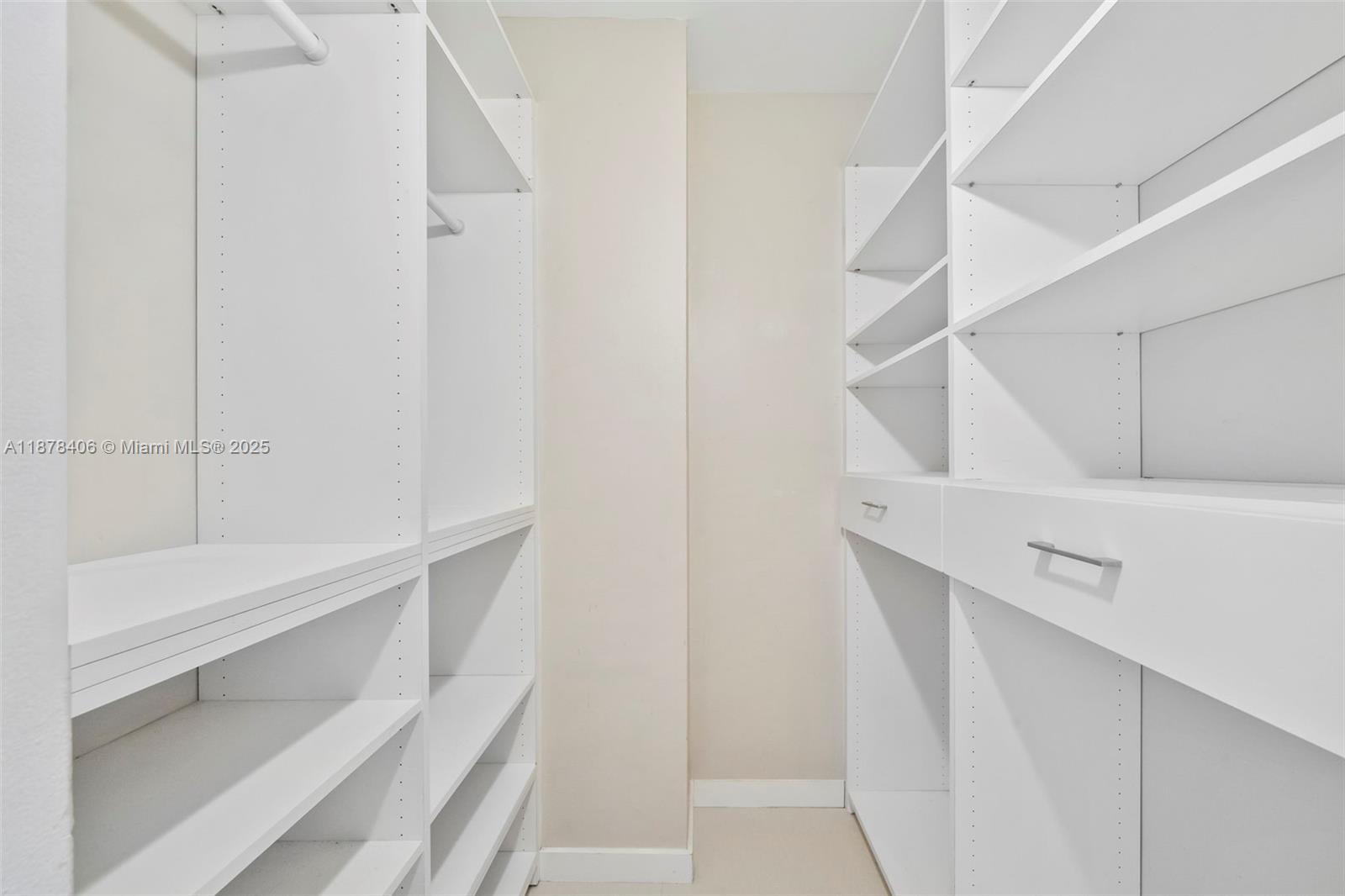 THE GRANDVIEW PALACE COND - Residential