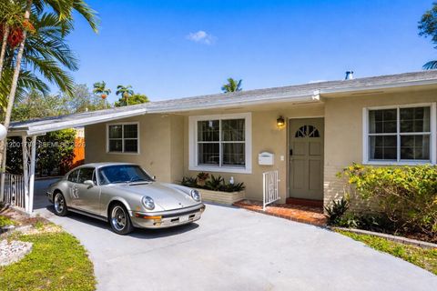 Photo of 565 NE 160th Ter, Miami, FL 33162 (MLS # A12001786)