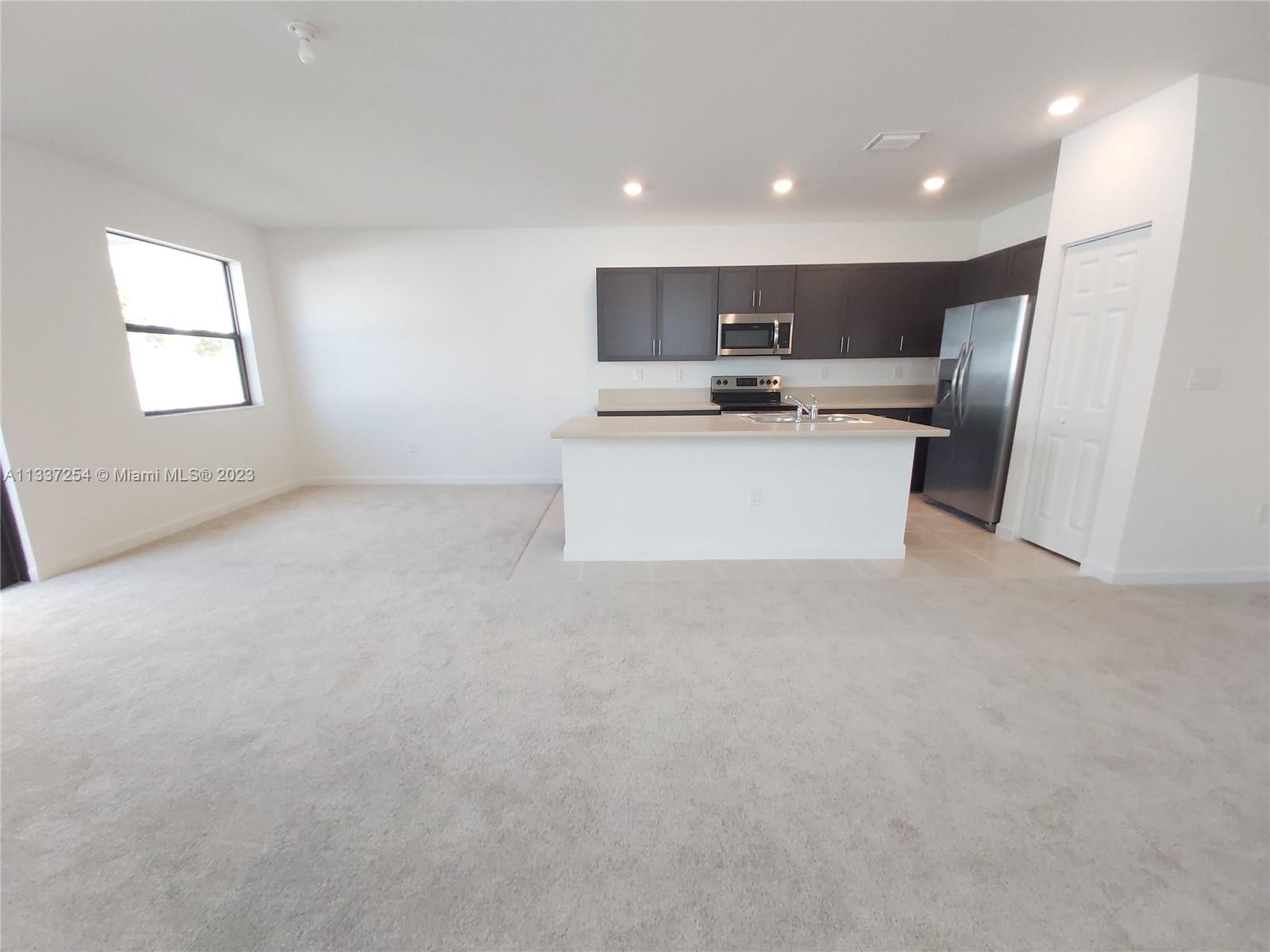 AQUABELLA NORTH - Residential Lease