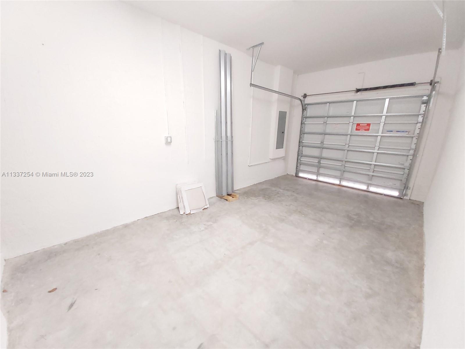 AQUABELLA NORTH - Residential Lease