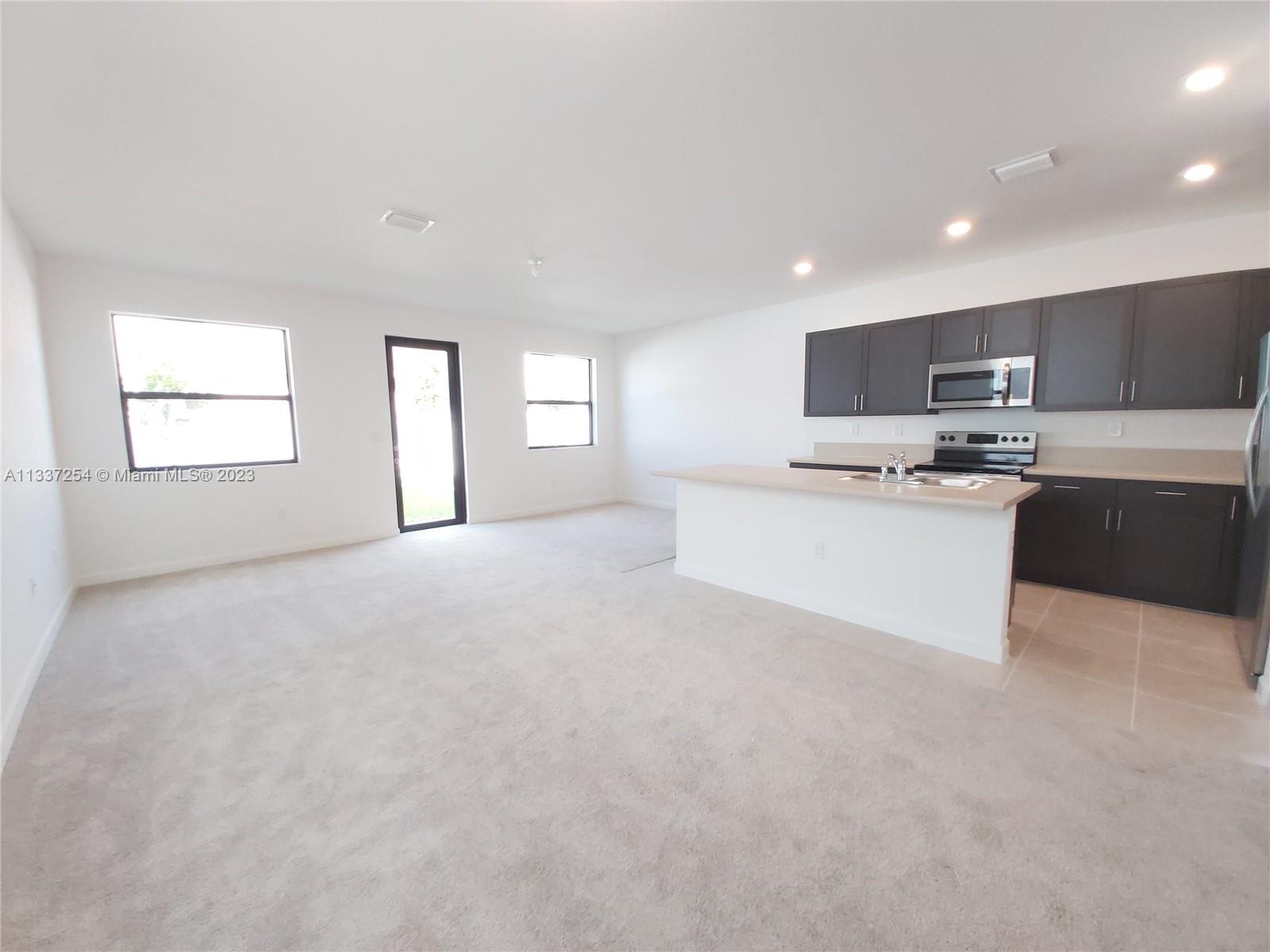 AQUABELLA NORTH - Residential Lease