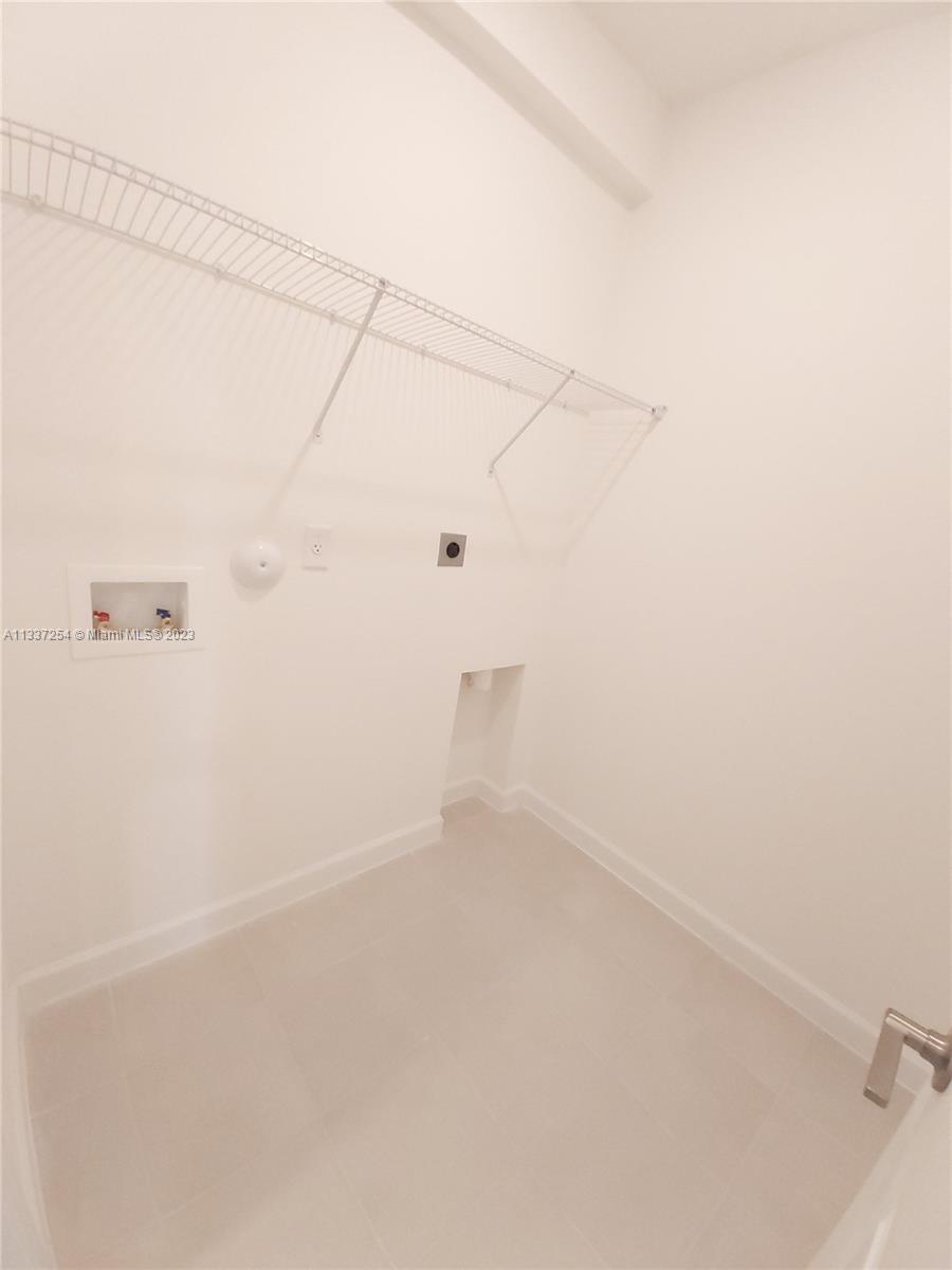 AQUABELLA NORTH - Residential Lease