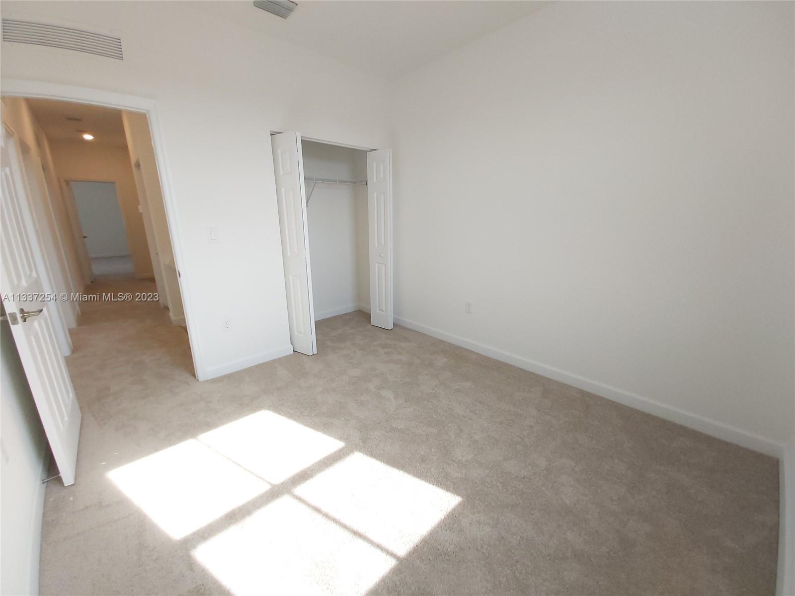 AQUABELLA NORTH - Residential Lease