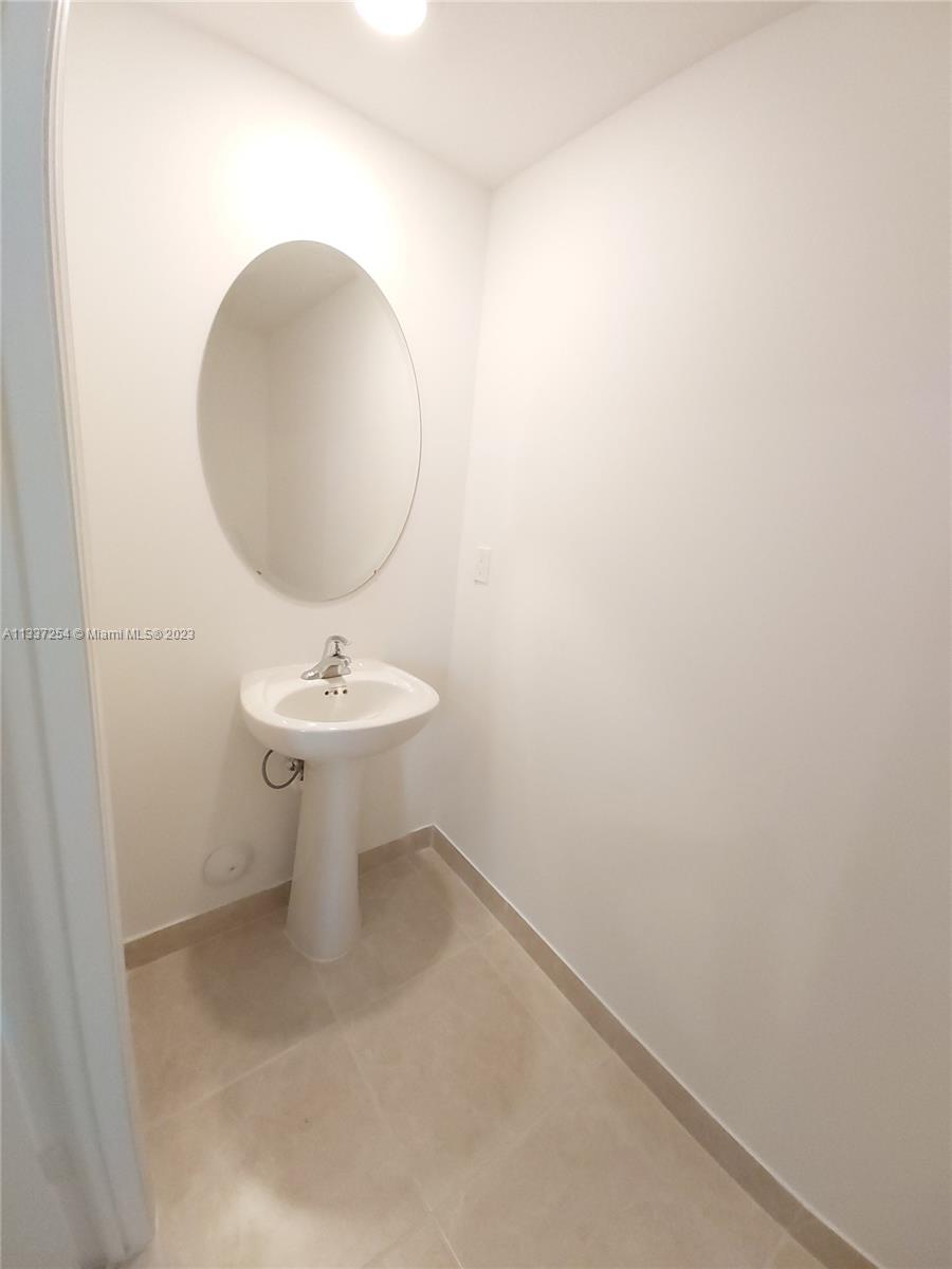 AQUABELLA NORTH - Residential Lease