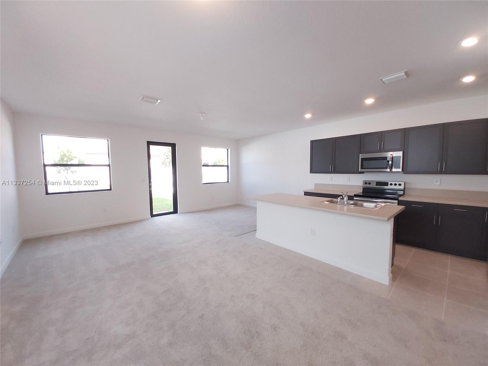 AQUABELLA NORTH - Residential Lease