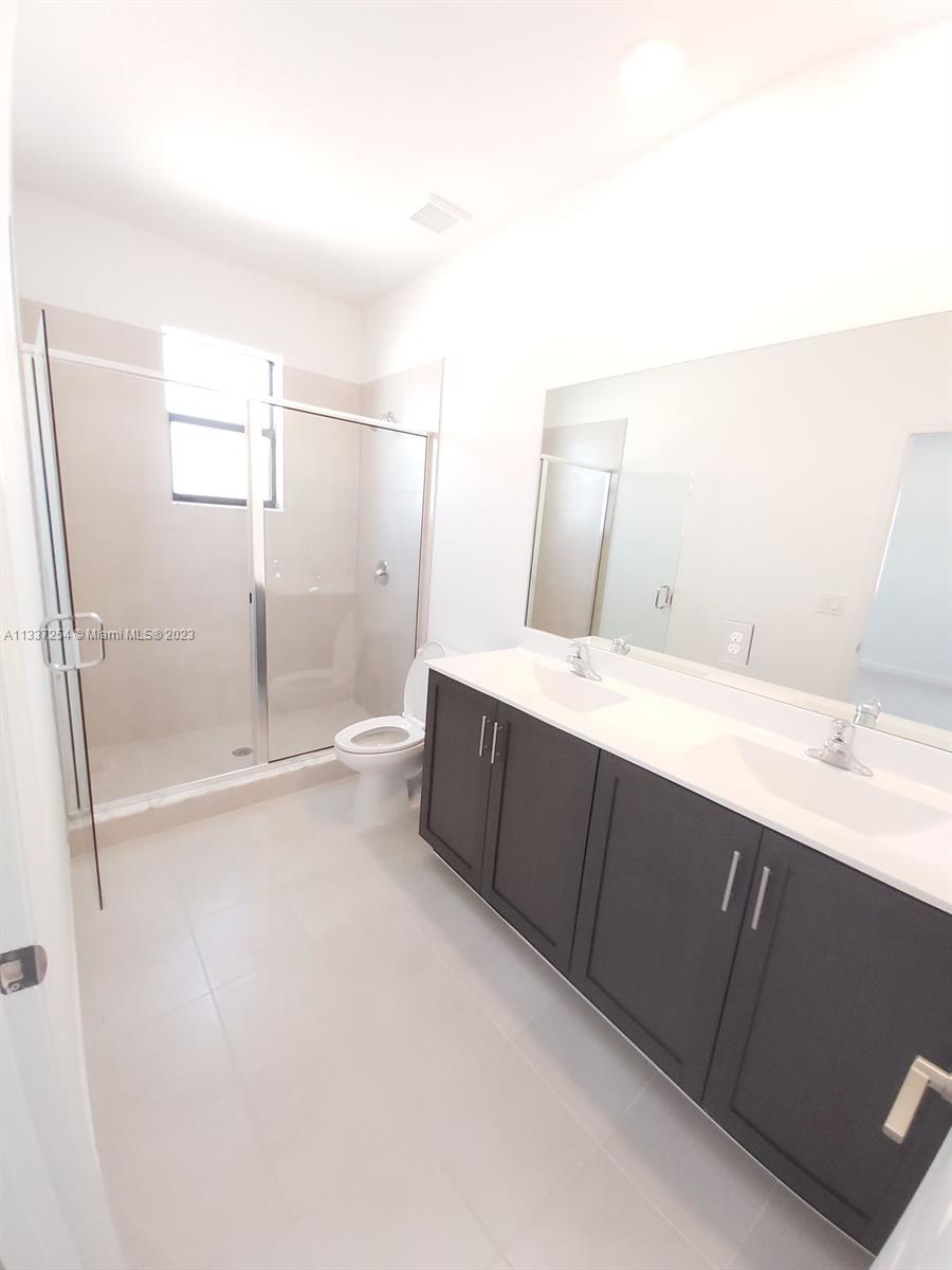 AQUABELLA NORTH - Residential Lease