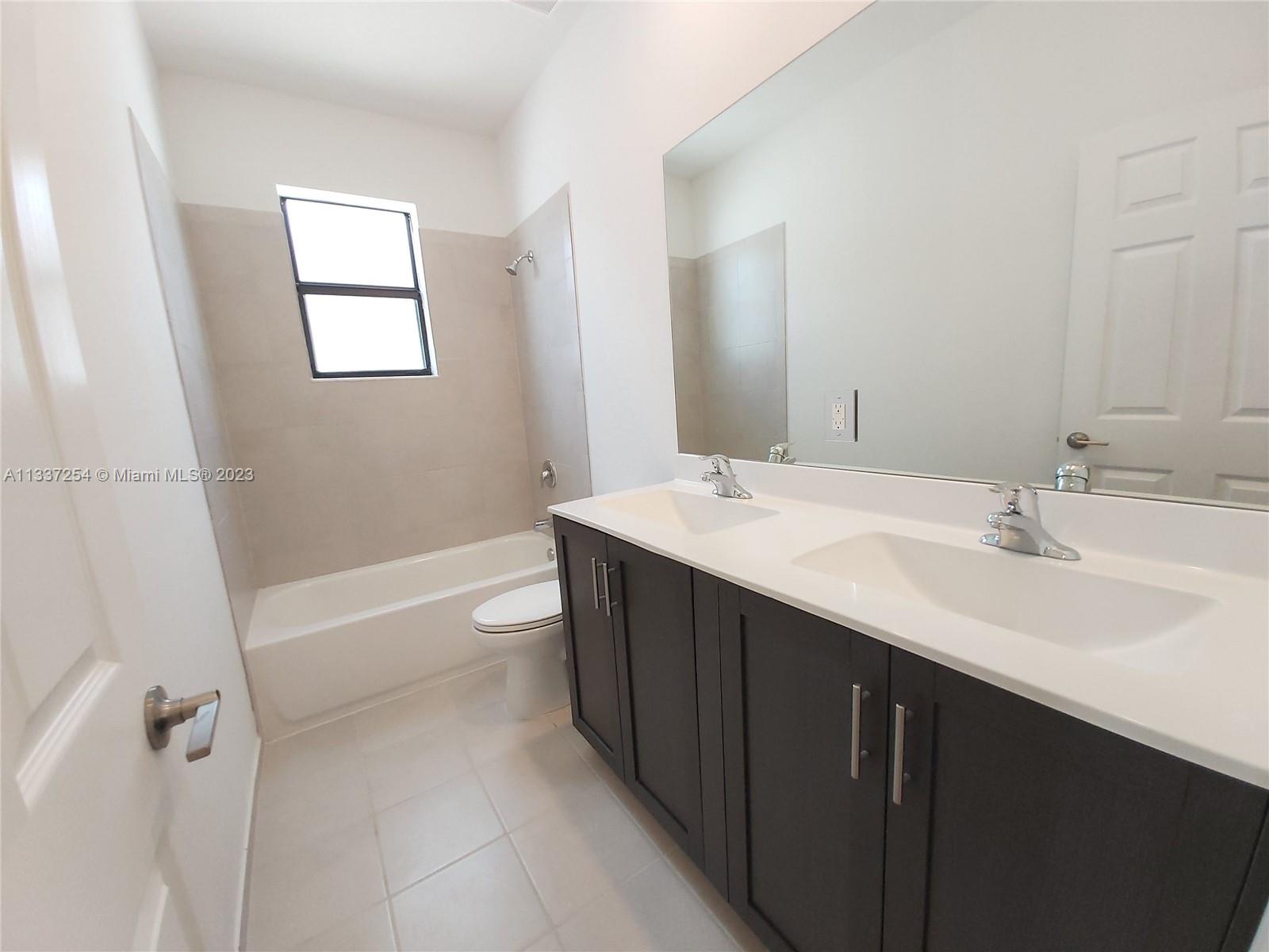 AQUABELLA NORTH - Residential Lease