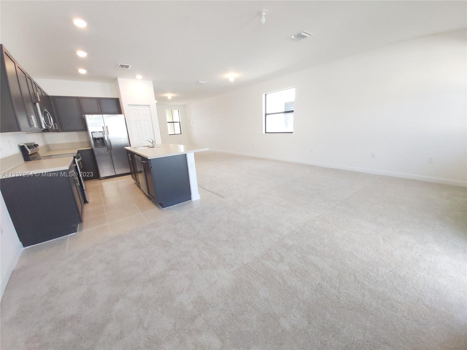 AQUABELLA NORTH - Residential Lease