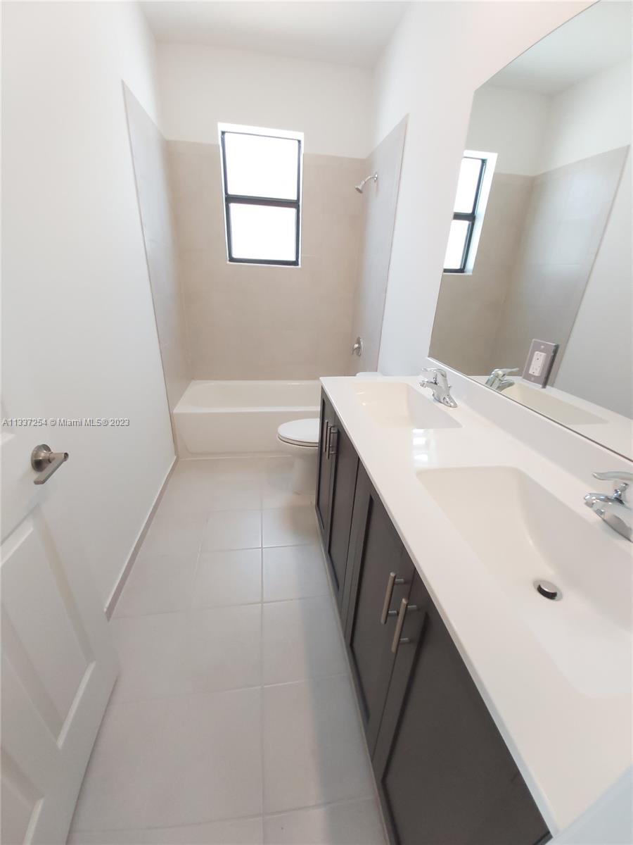 AQUABELLA NORTH - Residential Lease