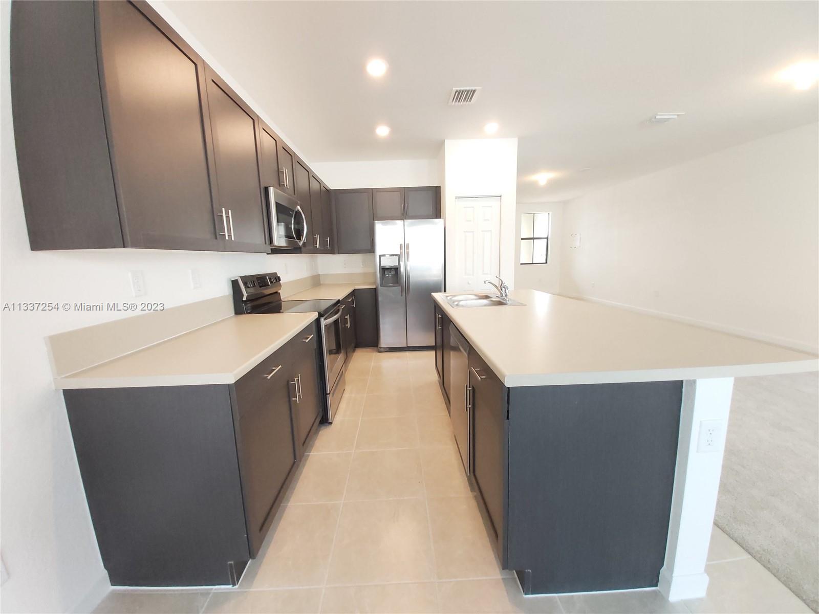 AQUABELLA NORTH - Residential Lease