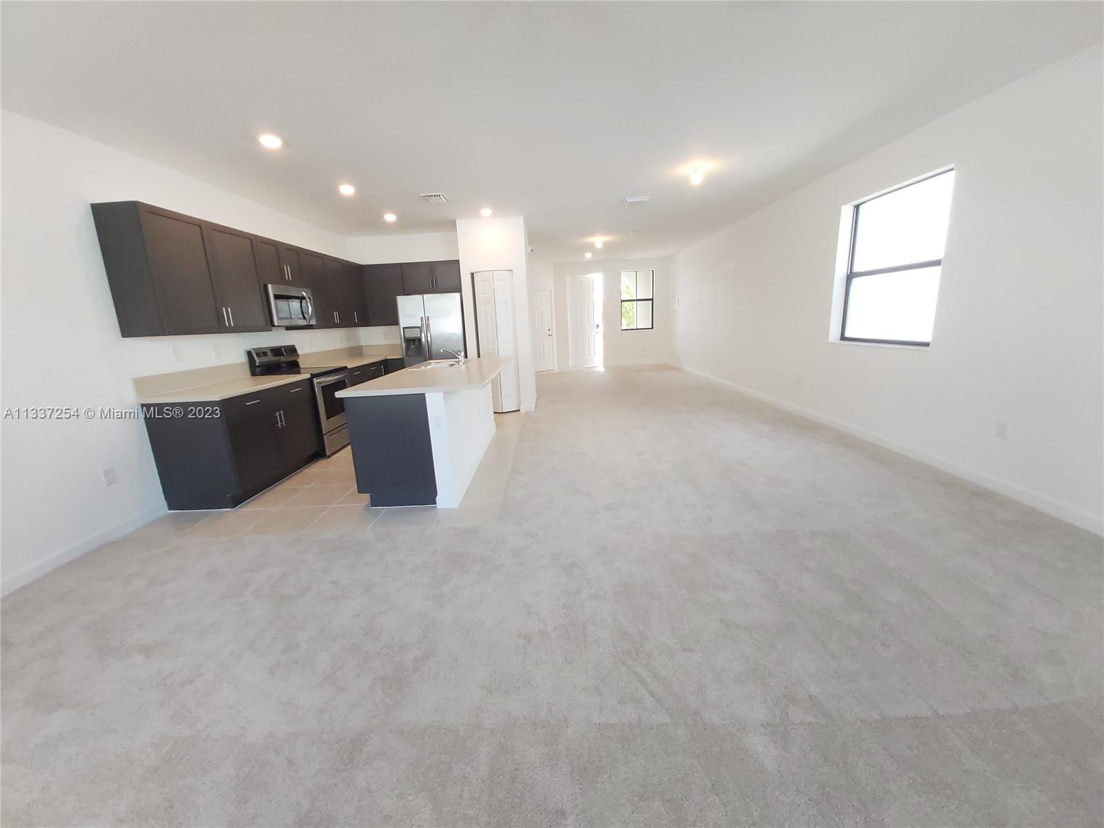 AQUABELLA NORTH - Residential Lease