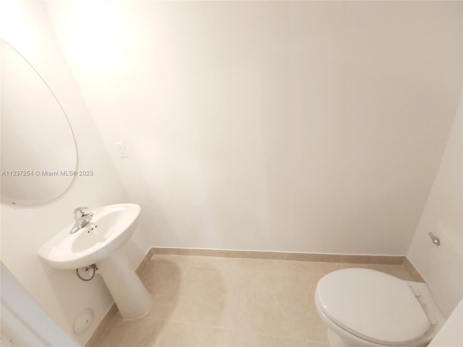 AQUABELLA NORTH - Residential Lease