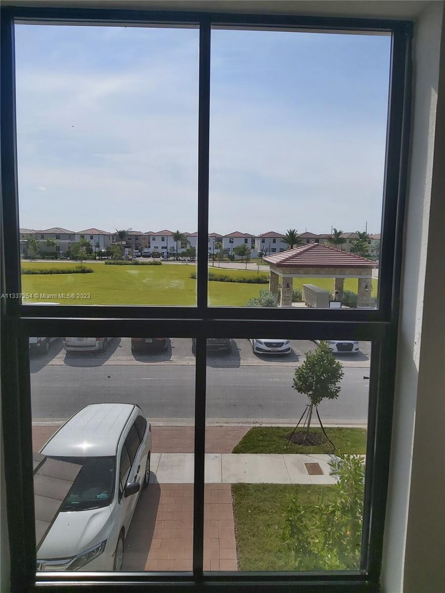 AQUABELLA NORTH - Residential Lease