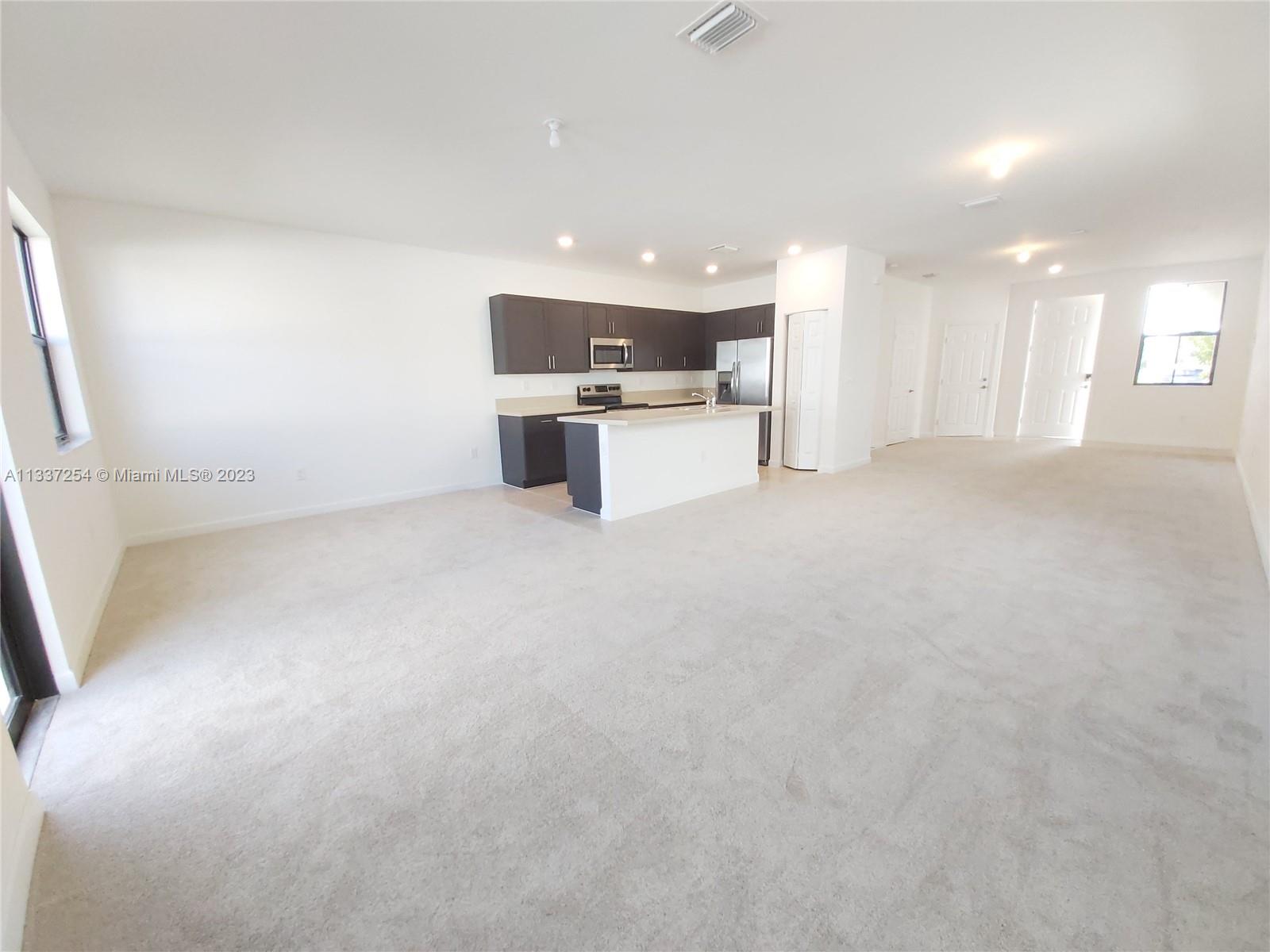 AQUABELLA NORTH - Residential Lease