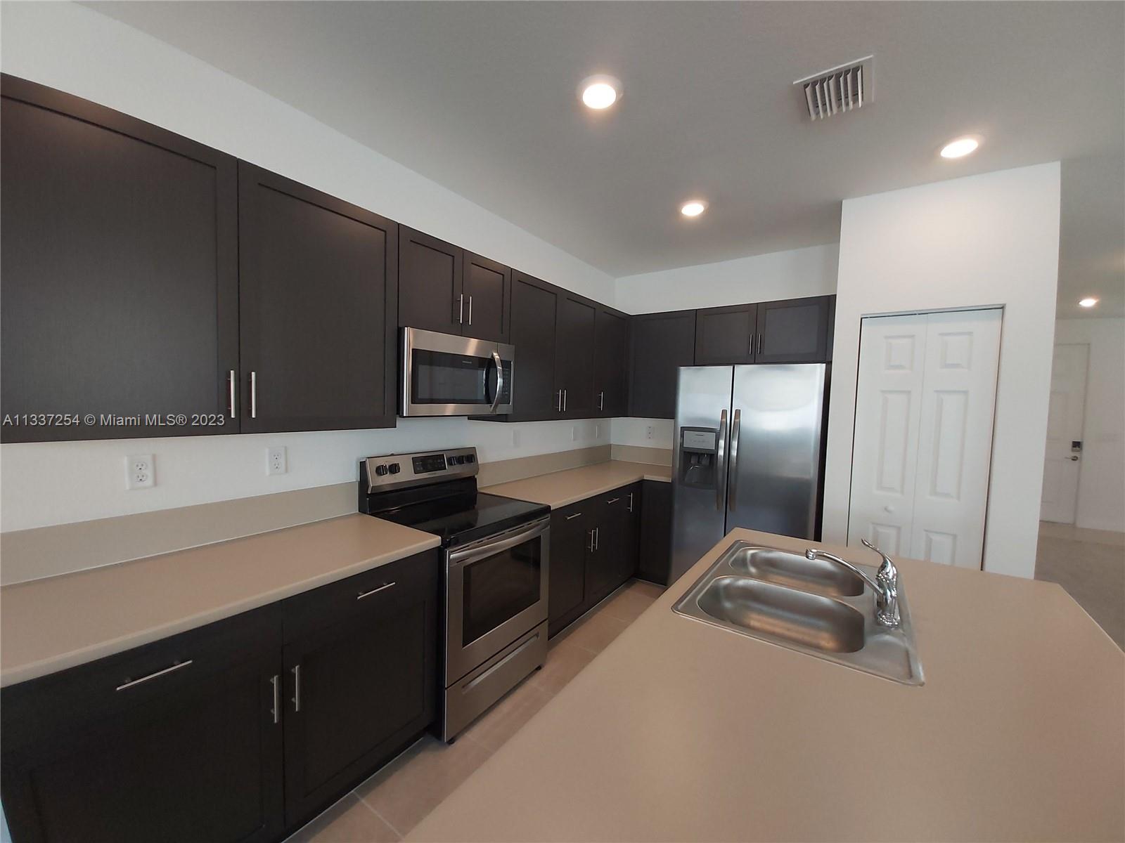 AQUABELLA NORTH - Residential Lease