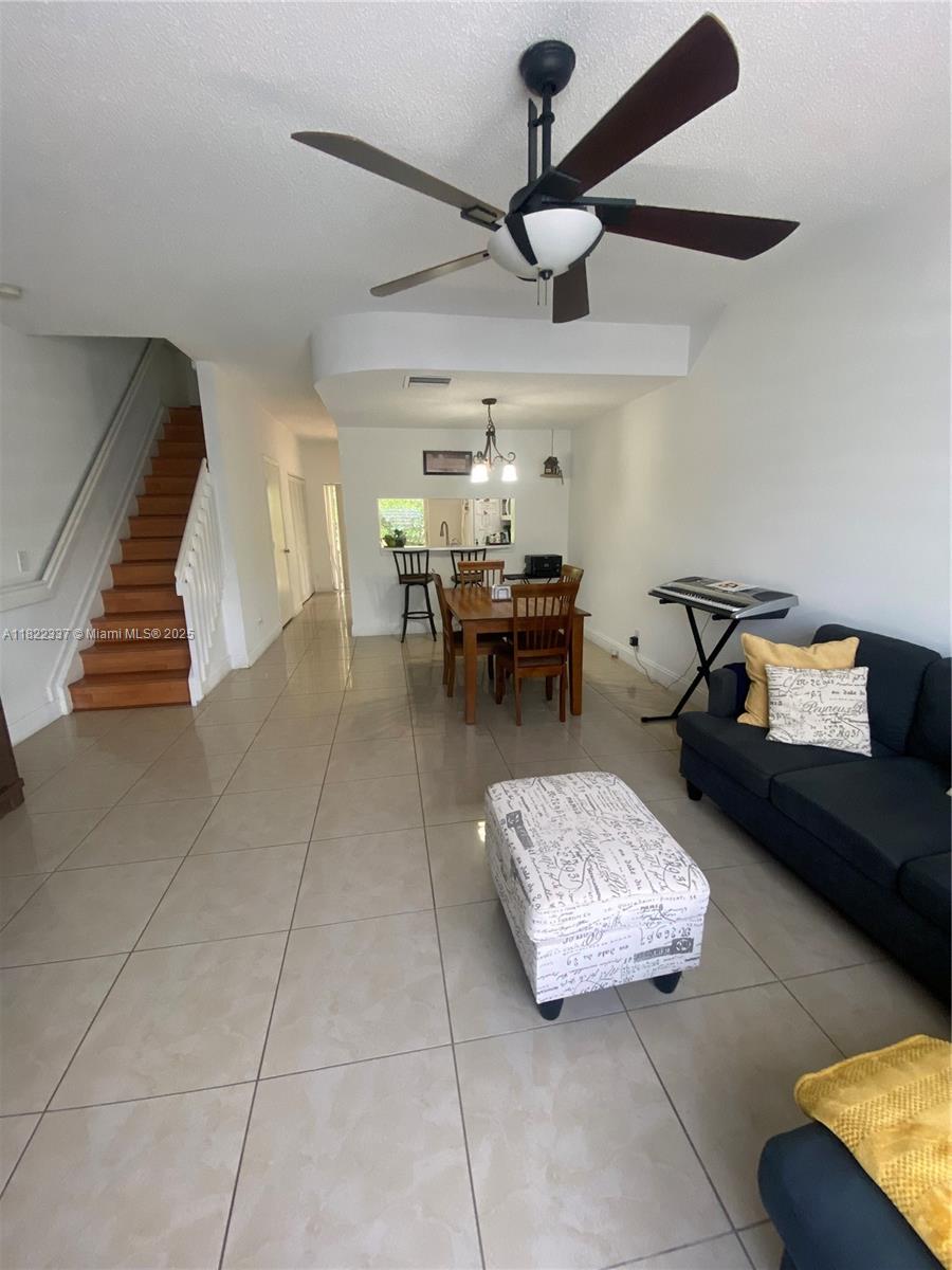 WESTVIEW VILLAGE ADDITION - Residential Lease