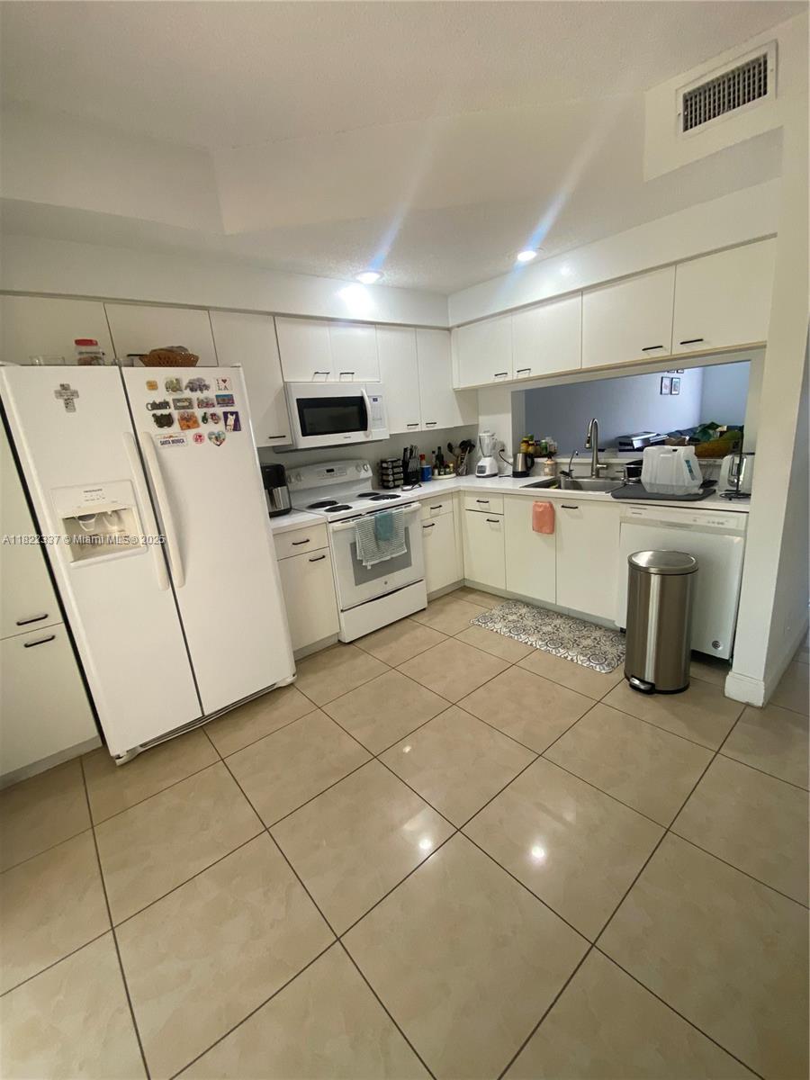 WESTVIEW VILLAGE ADDITION - Residential Lease