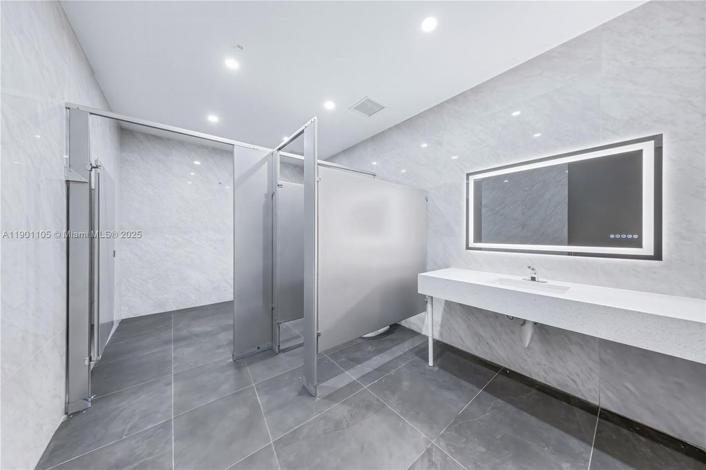 Photo of 504 NW 1st Ave, Hallandale Beach, FL 33009 (MLS # A11901105)