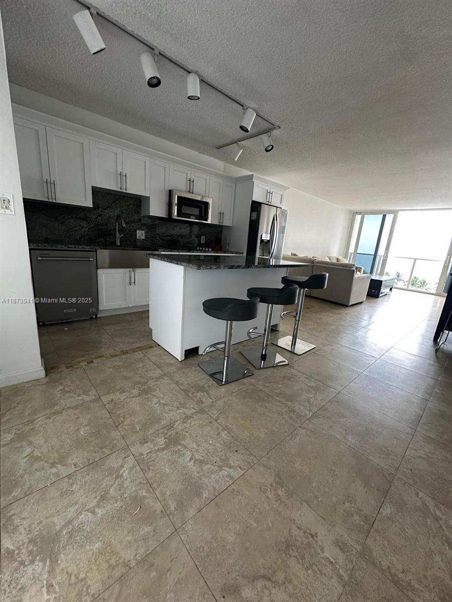 1200 CLUB CONDO - Residential Lease