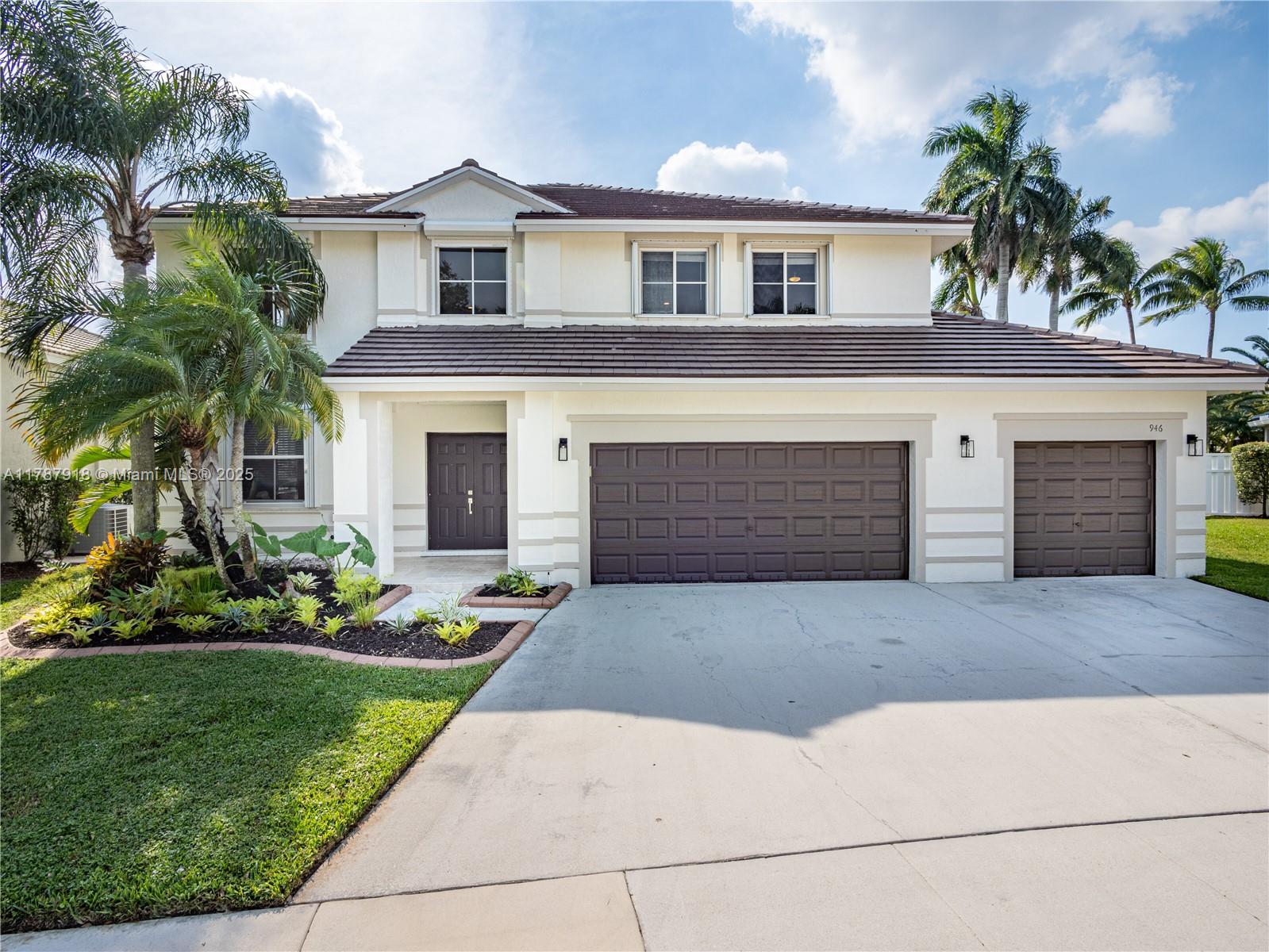 Rental Property at 946 Greenwood Rd, Weston, Broward County, Florida - Bedrooms: 6 
Bathrooms: 4  - $9,000 MO.