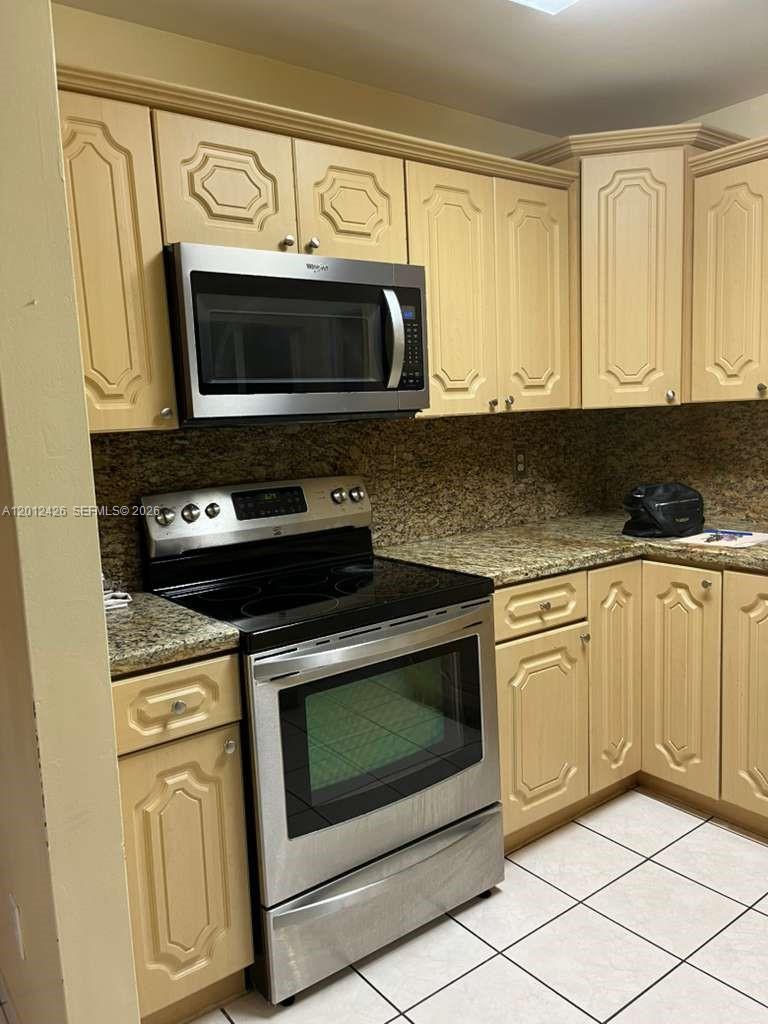21ST CENTURY HOMES 4TH SE - Residential Lease