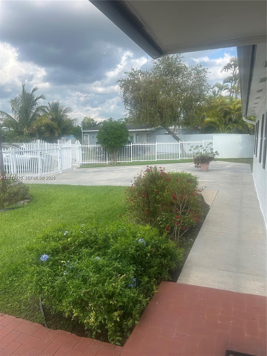 21ST CENTURY HOMES 4TH SE - Residential Lease