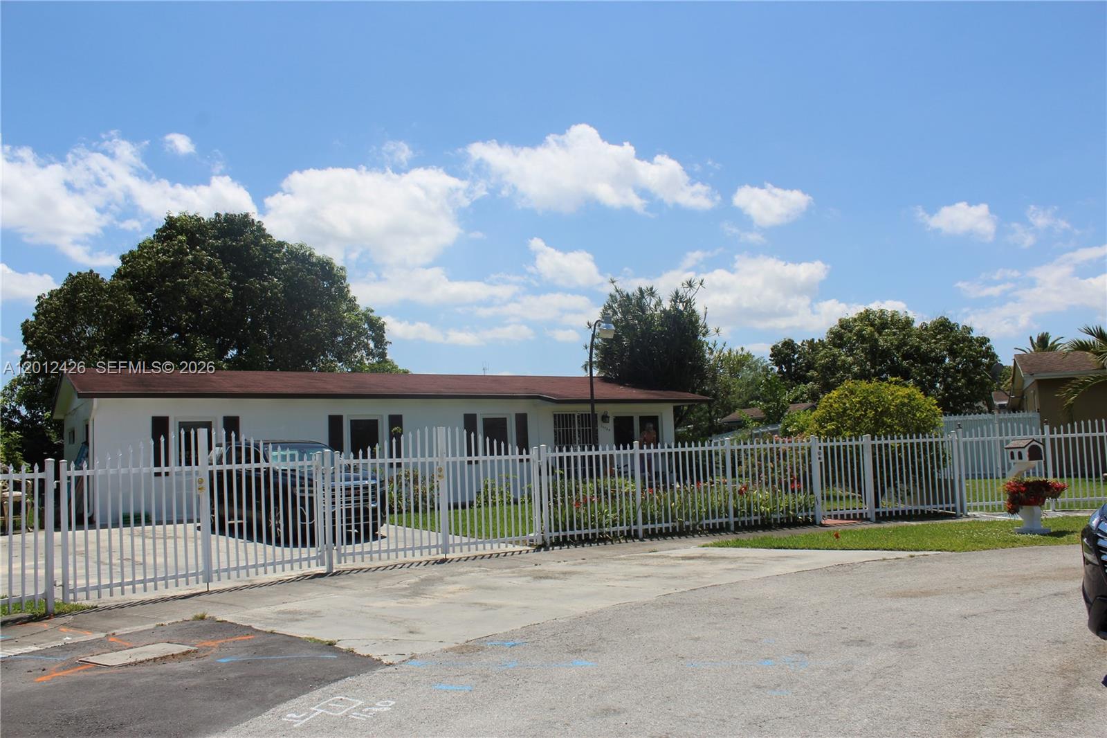 21ST CENTURY HOMES 4TH SE - Residential Lease