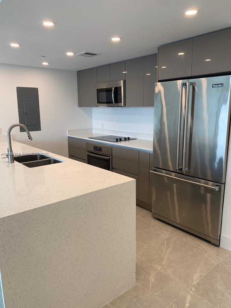 THE HIGHLANDS CONDO - Residential