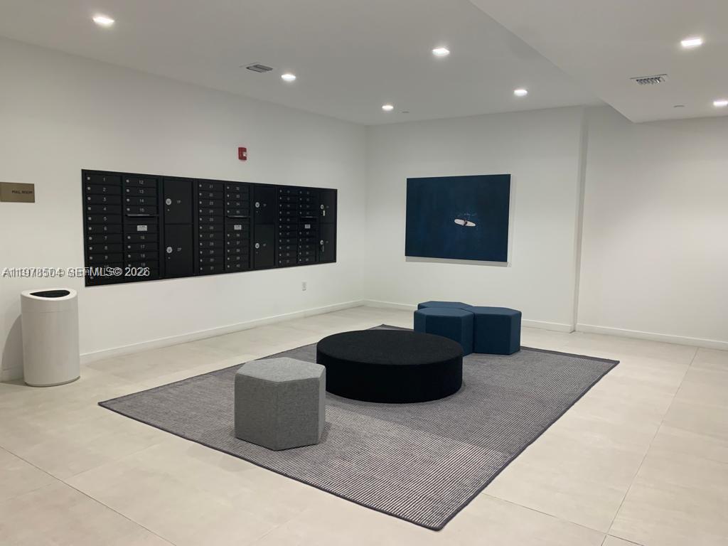 THE HIGHLANDS CONDO - Residential