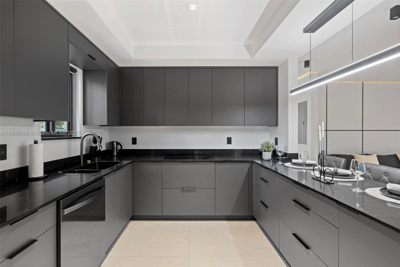 COUNTRY CLUB HOMES - Residential Lease