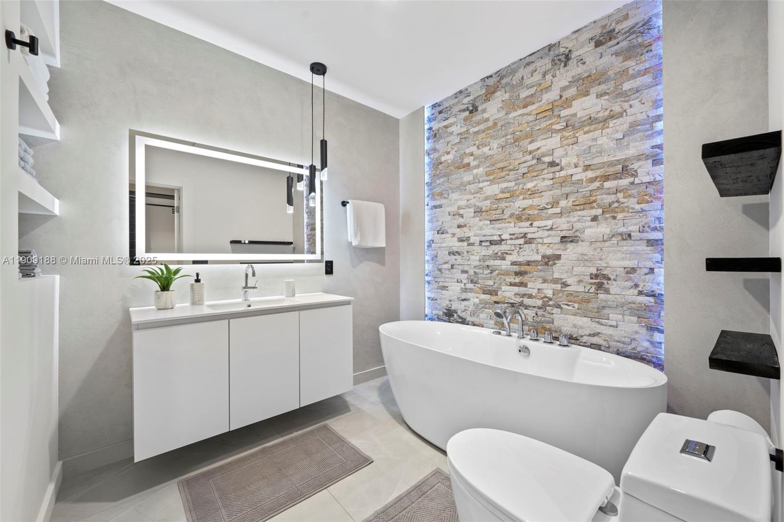 COUNTRY CLUB HOMES - Residential Lease