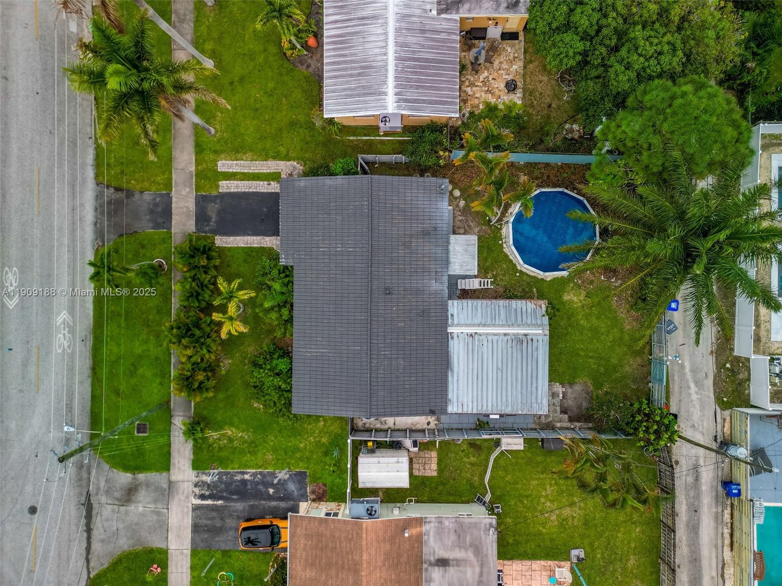 COUNTRY CLUB HOMES - Residential Lease