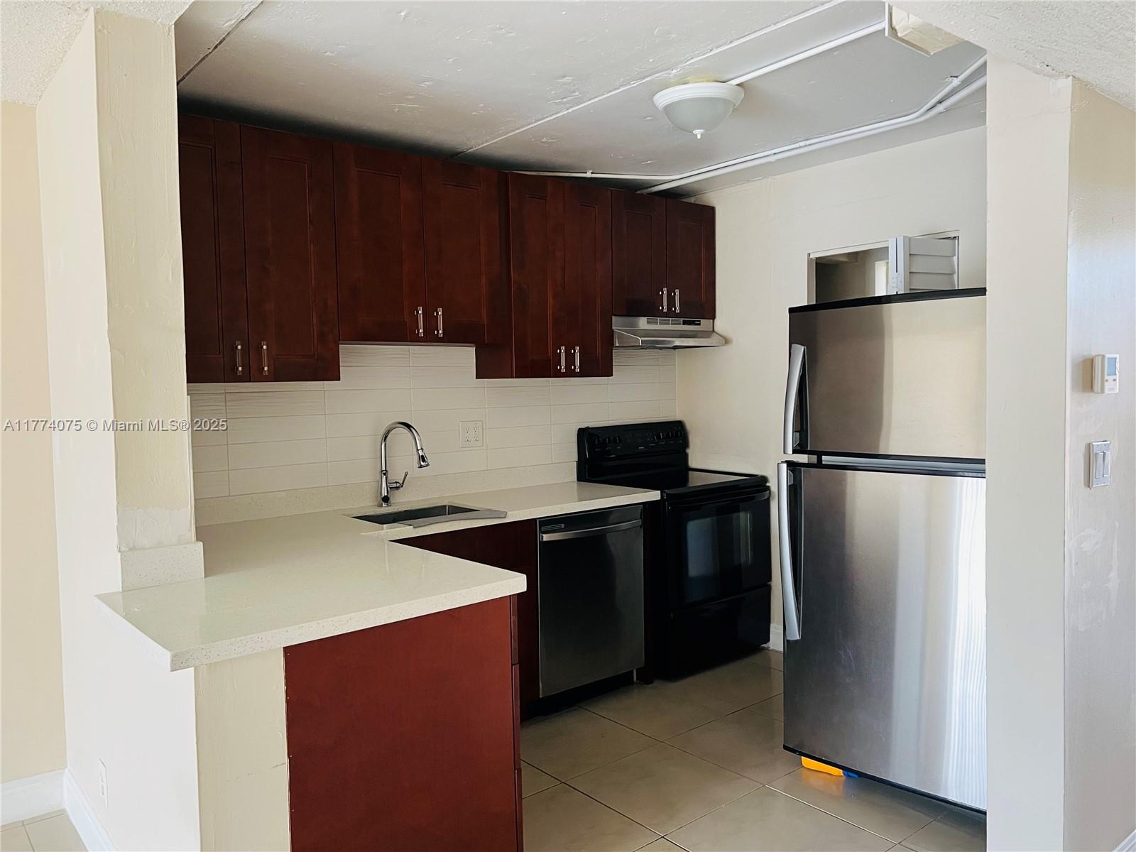 7960 N Colony Cir N Cir 205, Tamarac, Broward County, Florida - 2 Bedrooms  
2 Bathrooms - 