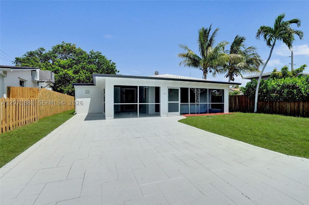 Photo of 811 Finley Ct, Hollywood, FL 33020 (MLS # A12071881)