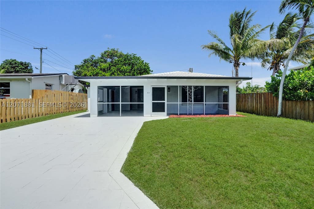 Photo of 811 Finley Ct, Hollywood, FL 33020 (MLS # A12071881)