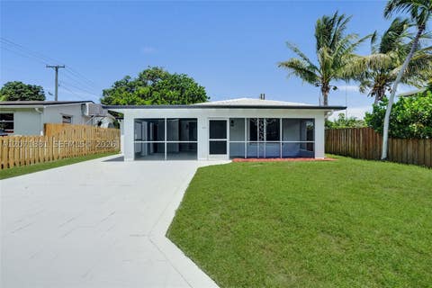 Photo of 811 Finley Ct, Hollywood, FL 33020 (MLS # A12071881)