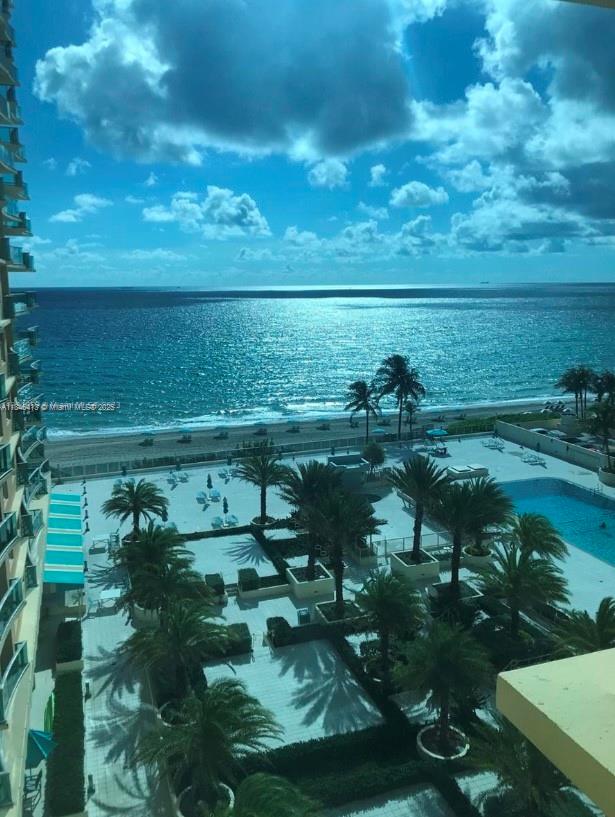 BEAUTIFUL PARTIALLY FURNISHED STUDIO WITH SPECTACULAR OCEAN VIEW ! ALL TILE FLOOR THROUGHOUT, STAINLESS STEEL APPLIANCES, GRANITE COUNTERTOPS, LOVELY UNIT! ONE FREE VALET PARKING SPOT. TENANT ONLY PAYS FOR THEIR OWN ELECTRICITY, ALL THE REST OF UTILITIES INCLUDED.PLEASE NOTE THERE IS NO BALCONY IN THE UNIT, BUT THERE IS A GORGEOUS WINDOW FACING THE OCEAN WITH BREATHTAKING VIEWS!
COME AND LIVE RIGHT ON THE BEACH, WITH TOP OF THE LINE AMENITIES: BEACH SERVICE, POOL, GYM, SECURITY 24 HOURS, VALET PARKING, AND MANY MORE LUXURY AMENITIES!
CLOSE TO AVENTURA MALL, FORT LAUDERDALE AIRPORT, PARKS, AND MANY MORE..EXCELLENT LOCATION AND RIGHT ON THE BEACH!