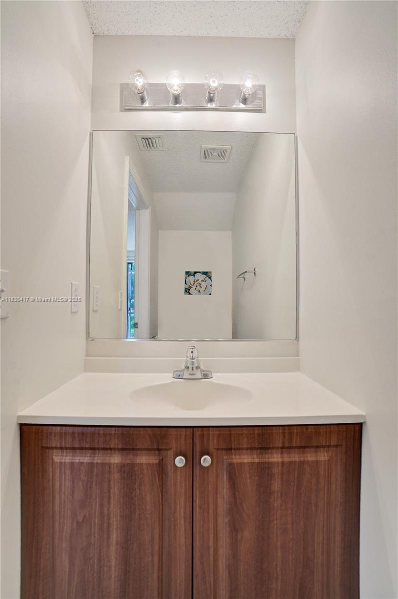 SECTORS 3 & 4 BOUNDARY PL - Residential Lease