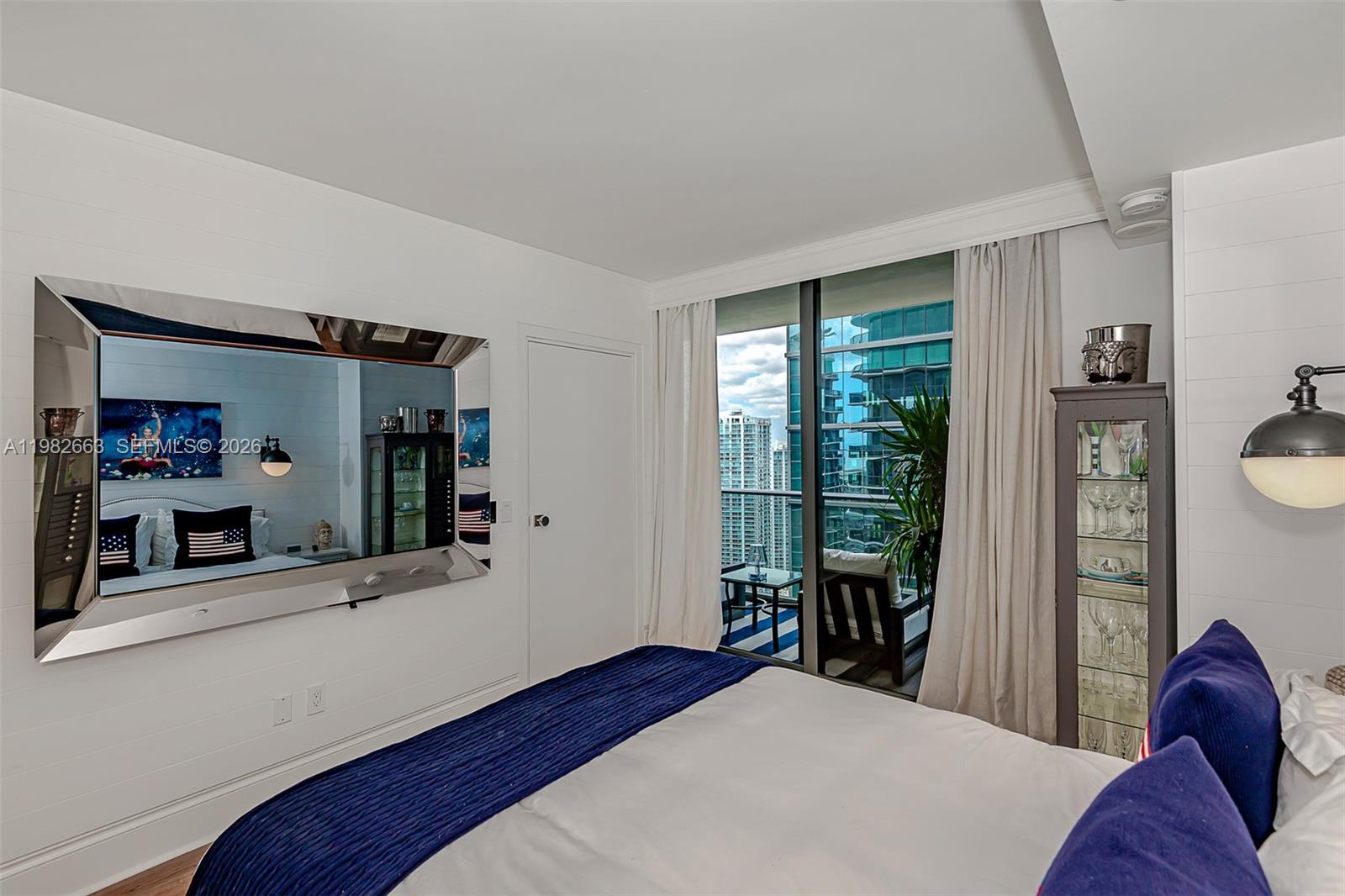 801 SMA RESIDENCES CONDO - Residential